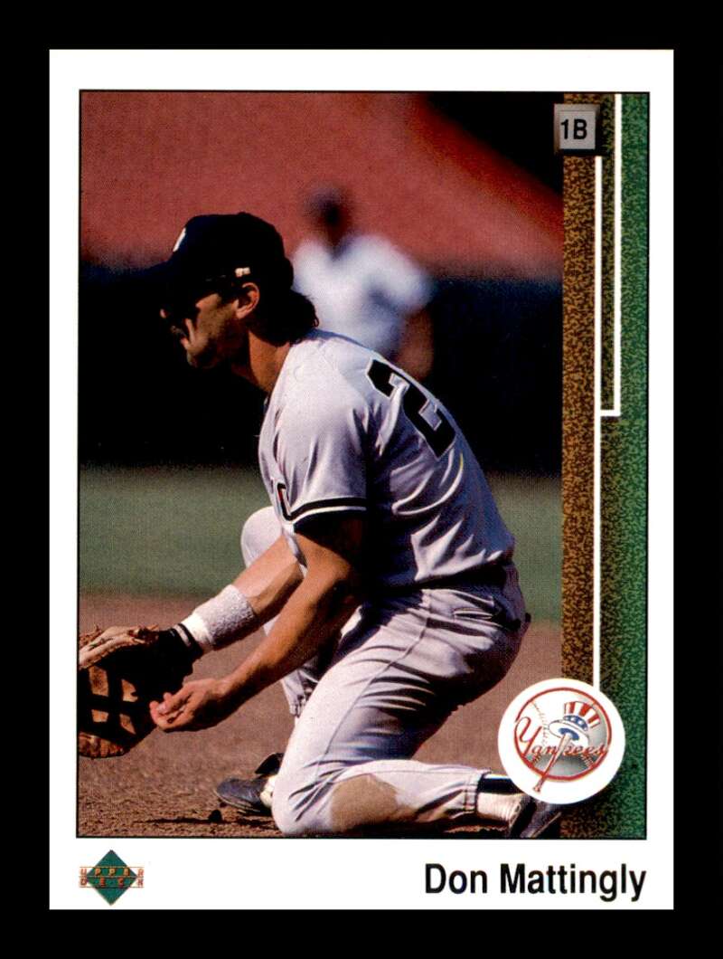 Load image into Gallery viewer, 1989 Upper Deck Don Mattingly #200 New York Yankees Image 1
