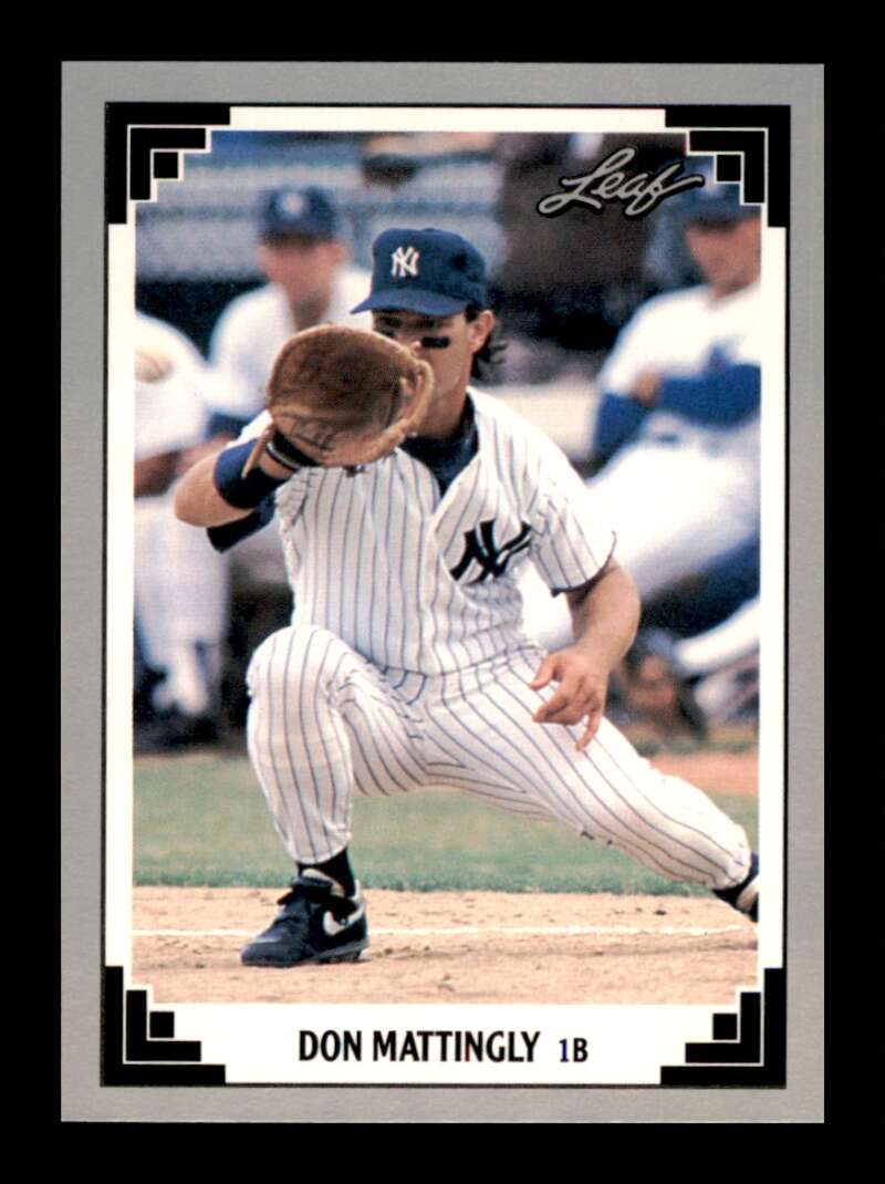 Load image into Gallery viewer, 1991 Leaf Don Mattingly #425 New York Yankees Image 1
