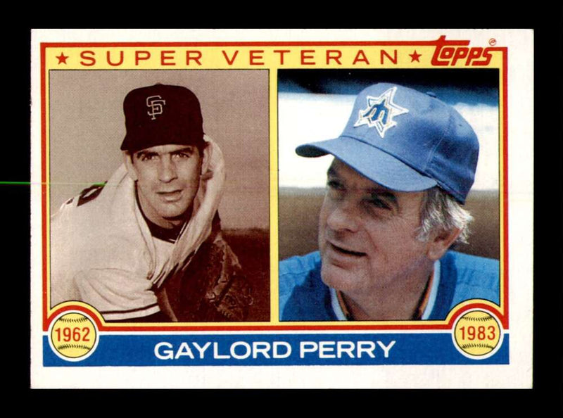 Load image into Gallery viewer, 1983 Topps Gaylord Perry #464 San Francisco Giants/Seattle Mariners Image 1
