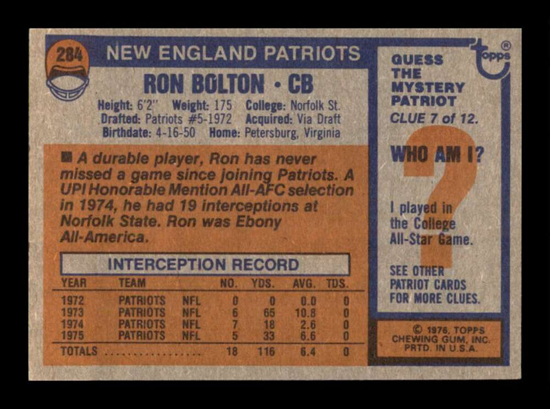 Load image into Gallery viewer, 1976 Topps Ron Bolton #284 Set Break New England Patriots Image 2
