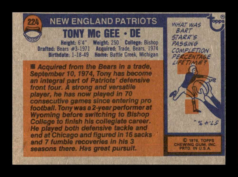 Load image into Gallery viewer, 1976 Topps Tony McGee #224 Set Break New England Patriots Image 2
