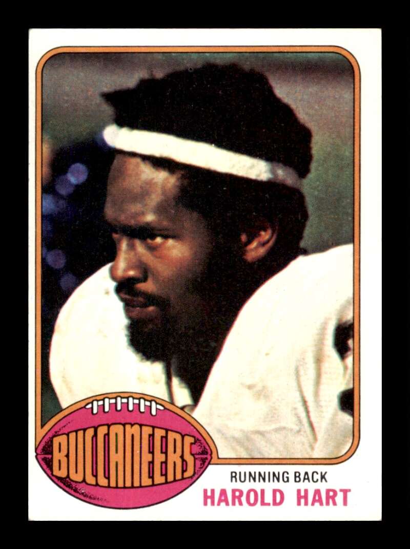 Load image into Gallery viewer, 1976 Topps Harold Hart #126 Rookie RC Set Break Tampa Bay Buccaneers Image 1
