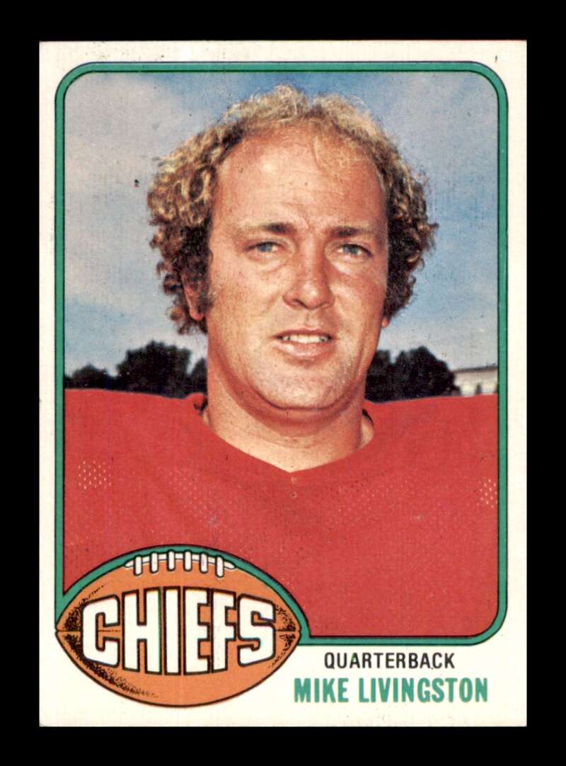 Load image into Gallery viewer, 1976 Topps Mike Livingston #436 Set Break Kansas City Chiefs Image 1
