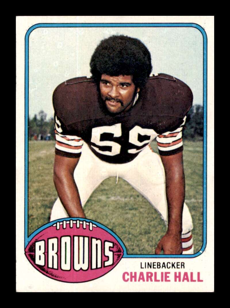 Load image into Gallery viewer, 1976 Topps Charlie Hall #496 Set Break Cleveland Browns Image 1
