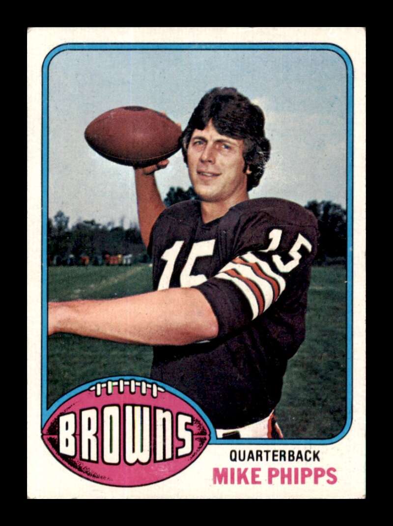 Load image into Gallery viewer, 1976 Topps Mike Phipps #346 Set Break Cleveland Browns Image 1
