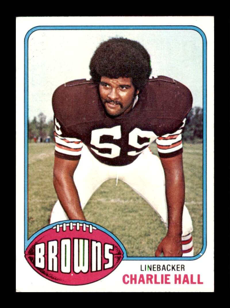 Load image into Gallery viewer, 1976 Topps Charlie Hall #496 Set break Cleveland Browns Image 1
