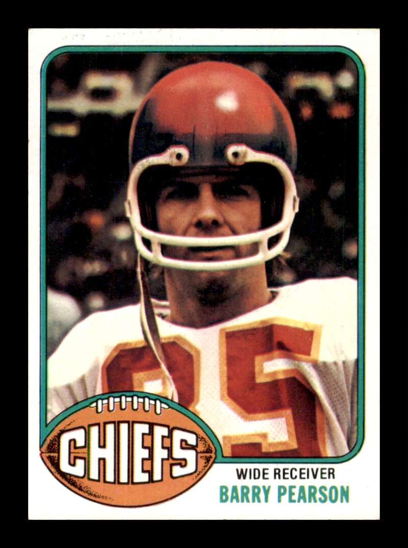 Load image into Gallery viewer, 1976 Topps Barry Pearson #114 Set Break Kansas City Chiefs Image 1
