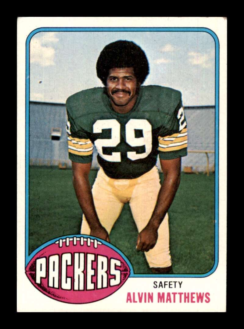 Load image into Gallery viewer, 1976 Topps Al Matthews #379 Set Break Green Bay Packers Image 1
