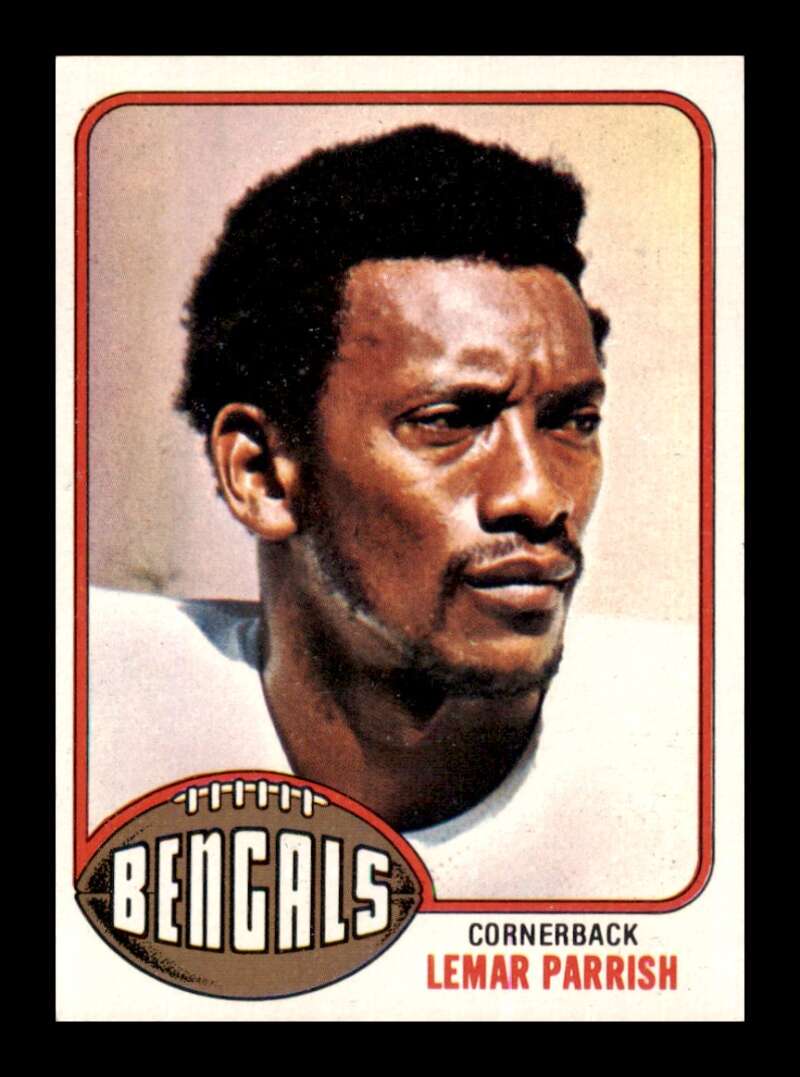 Load image into Gallery viewer, 1976 Topps Lemar Parrish #135 Set Break Cincinnati Bengals Image 1
