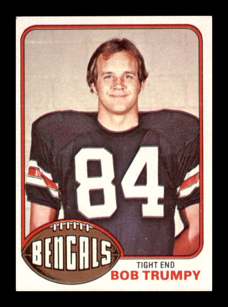 Load image into Gallery viewer, 1976 Topps Bob Trumpy #215 Set Break Cincinnati Bengals Image 1
