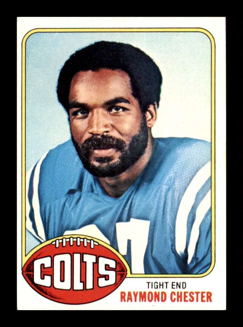 Load image into Gallery viewer, 1976 Topps Raymond Chester #32 Set Break Baltimore Colts Image 1

