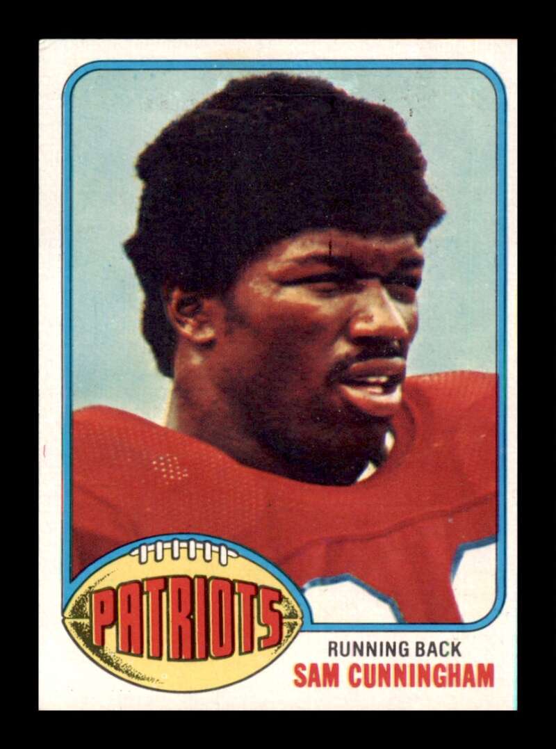 Load image into Gallery viewer, 1976 Topps Sam Cunningham #434 Set Break New England Patriots Image 1
