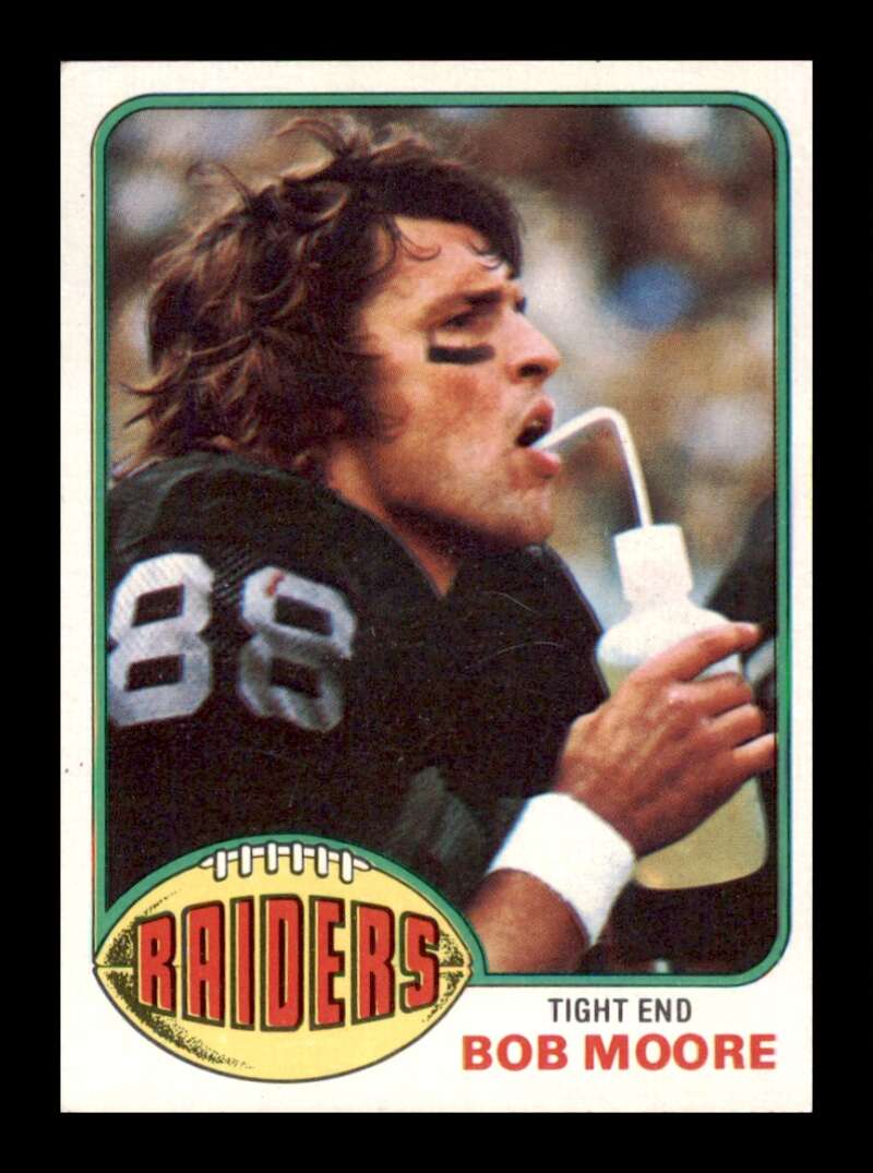 Load image into Gallery viewer, 1976 Topps Bob Moore #528 Set Break Oakland Raiders Image 1
