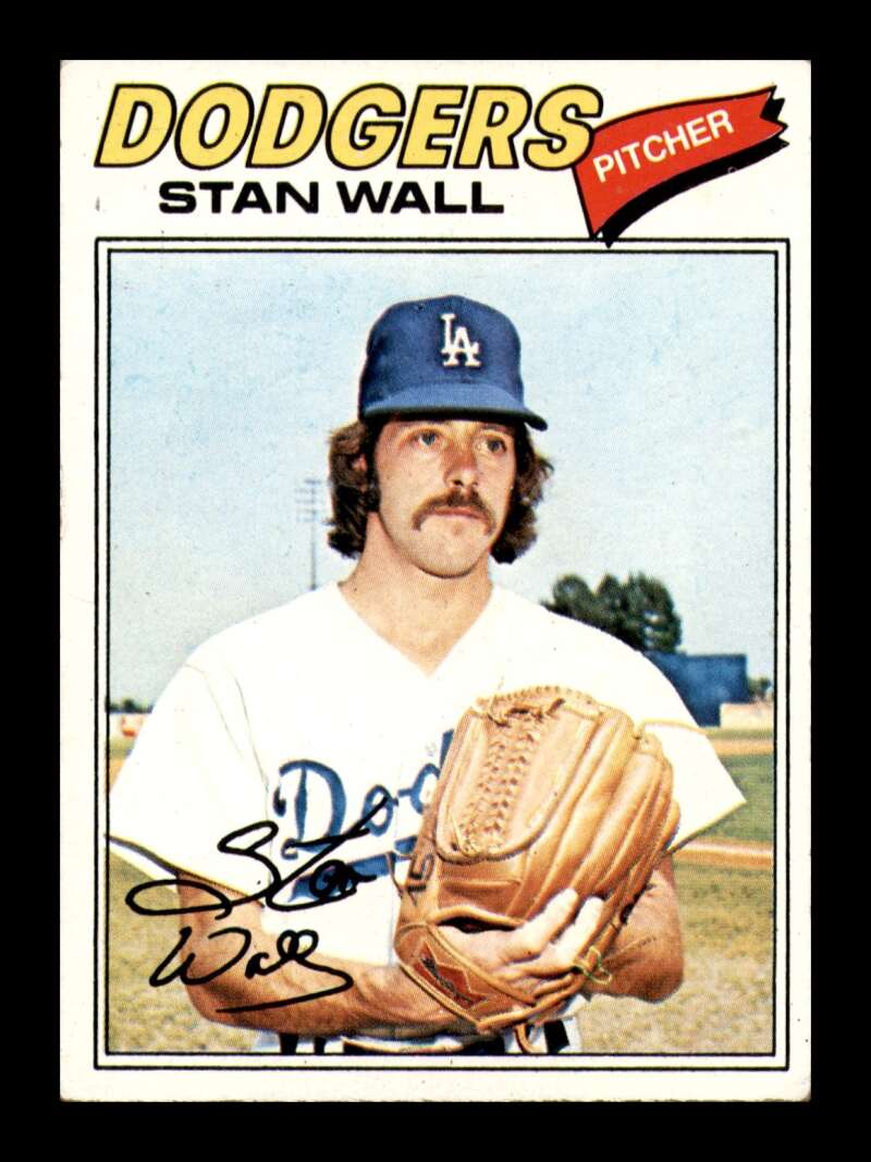 Load image into Gallery viewer, 1977 Topps Stan Wall #88 Los Angeles Dodgers Image 1
