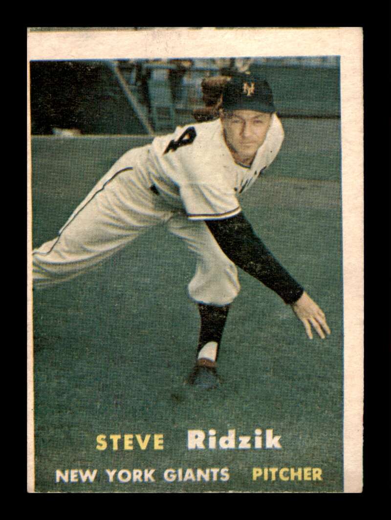 Load image into Gallery viewer, 1957 Topps Steve Ridzik #123 New York Giants  Image 1
